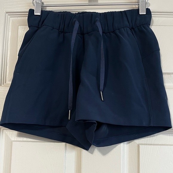 Lululemon On the Fly Navy Blue Shorts Women’s Size 2 - Picture 4 of 9